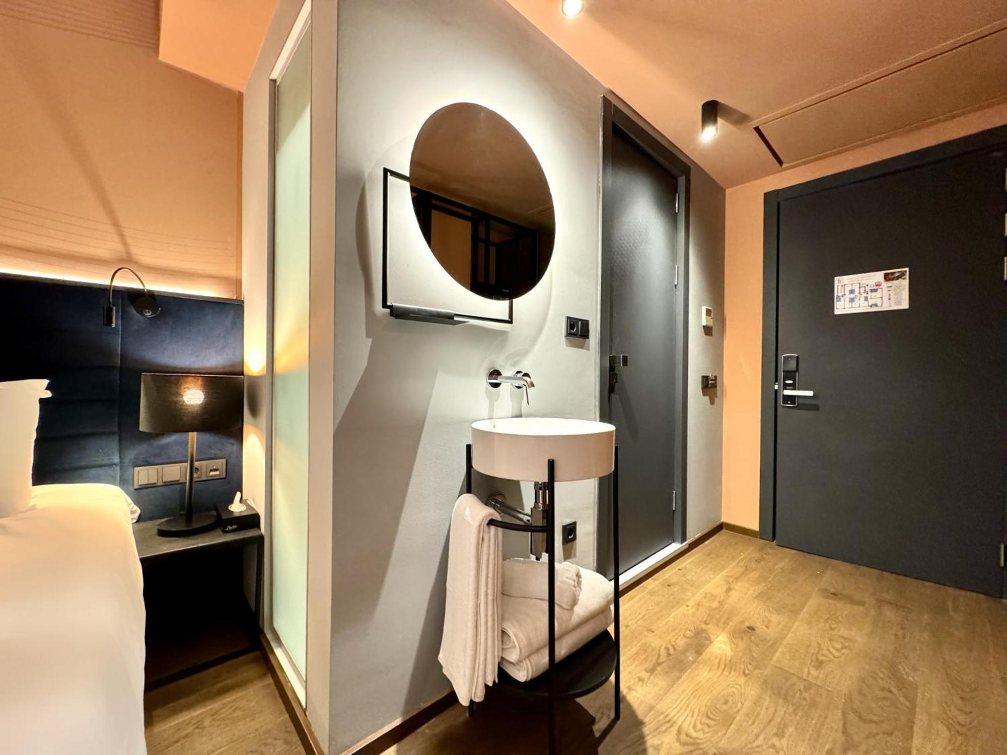 Tbilisi Edition - Design Hotel & Private Spa Buitenkant foto