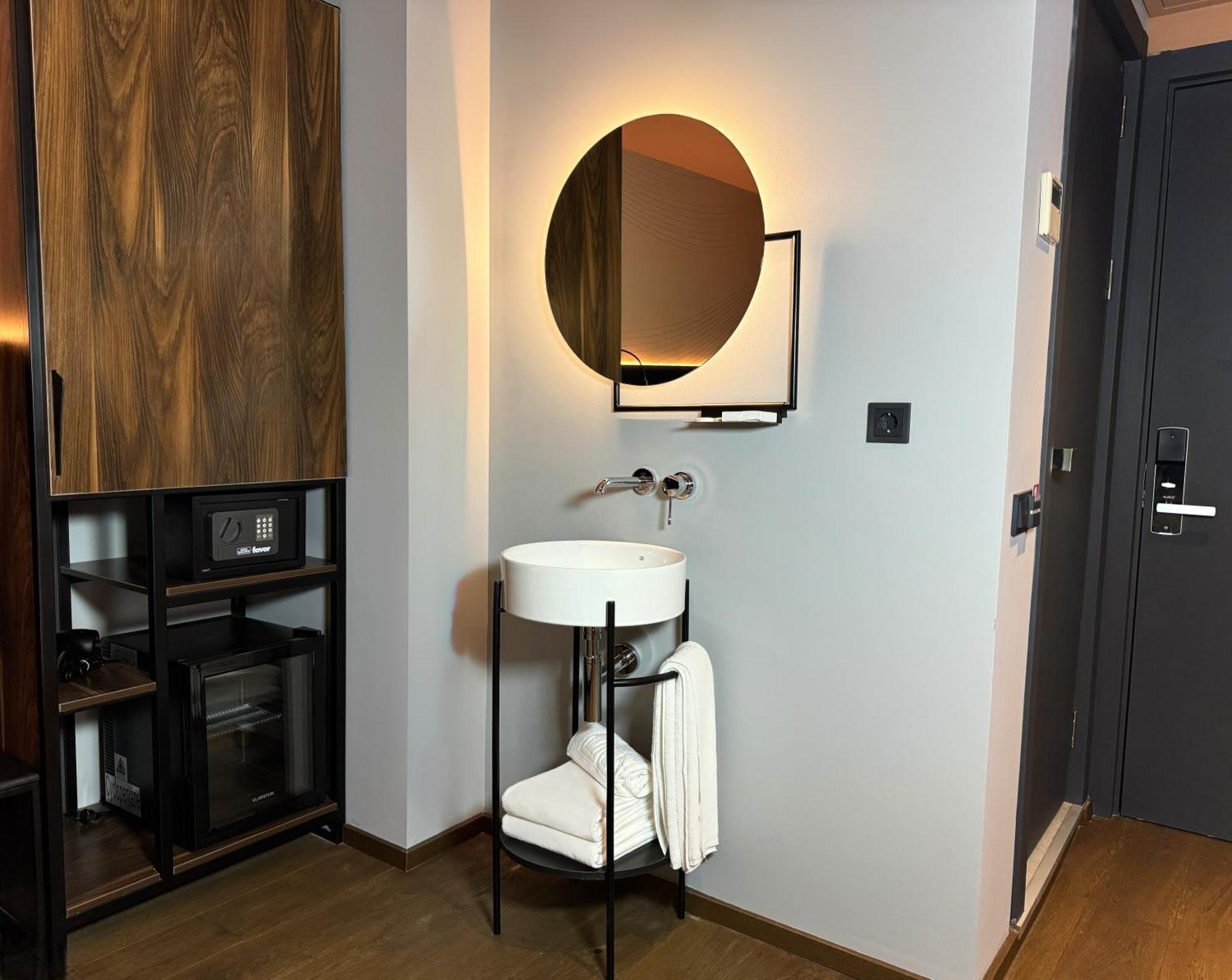 Tbilisi Edition - Design Hotel & Private Spa Buitenkant foto
