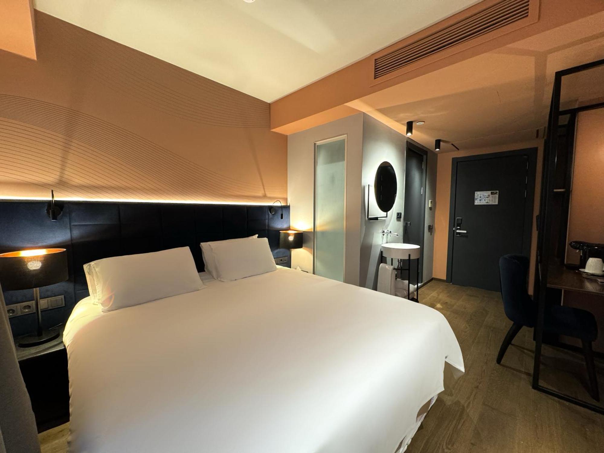 Tbilisi Edition - Design Hotel & Private Spa Buitenkant foto